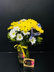 Sarı Konsept Cam Vazoda Renkli Çiçekler