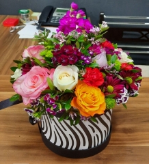 Kutuda Renkli Gül ve Çiçekler